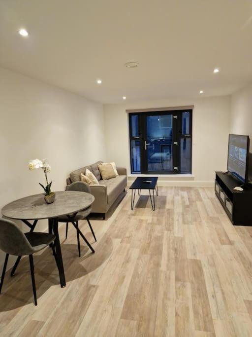 Modern-New Build Apartment In Birmingham Exterior photo