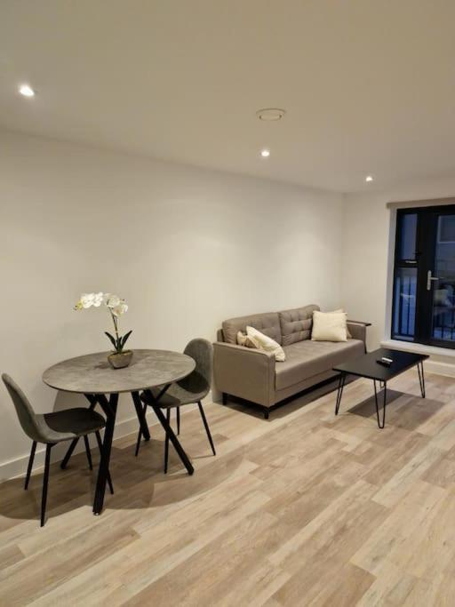 Modern-New Build Apartment In Birmingham Exterior photo